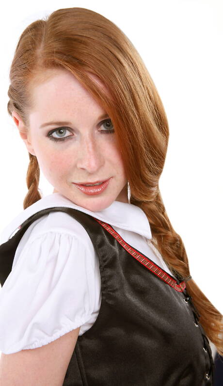 iStripper invites you to browse their free pictures with Viola showing amazing shape